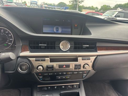 Used 2015 Lexus ES 350 w/ Luxury Package FWD image 16