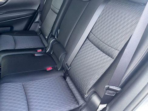 Used 2018 Nissan Rogue SV image 18