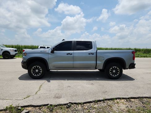 Used 2023 Chevrolet Silverado 1500 ZR2 w/ Technology Package AWD/4WD image 4