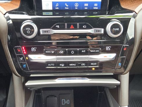 Used 2021 Ford Explorer King Ranch w/ Premium Technology Package image 20