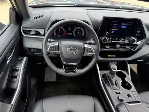 Used 2025 Toyota Highlander XSE AWD/4WD image 20