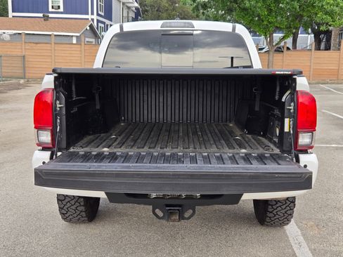 Used 2019 Toyota Tacoma TRD Off-Road w/ Technology Package AWD/4WD image 25