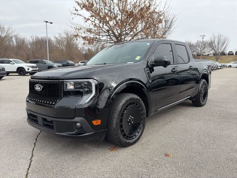 Used 2025 Ford Maverick Lobo AWD/4WD image 3