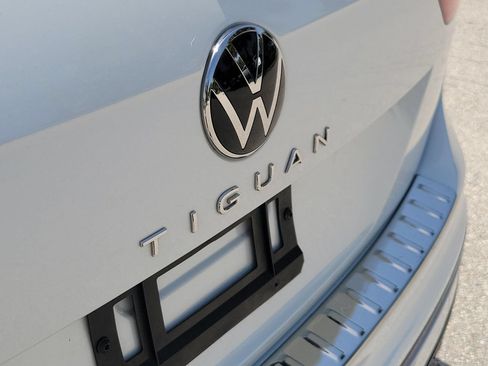 Used 2023 Volkswagen Tiguan SE R-Line FWD image 6