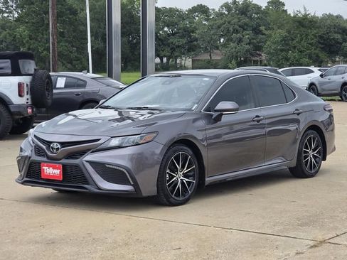 Used 2022 Toyota Camry SE FWD image 4