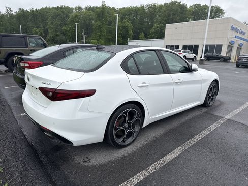 Used 2020 Alfa Romeo Giulia Ti Sport w/ Quick Order Package 22S Sport AWD/4WD image 3