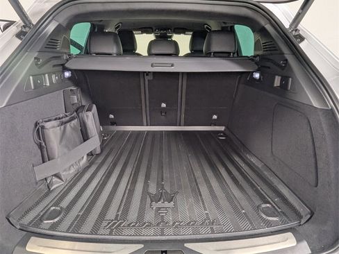 Used 2023 Maserati Grecale GT image 19