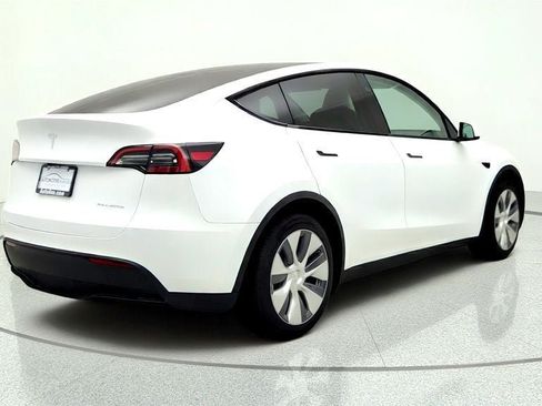 Used 2023 Tesla Model Y AWD image 5