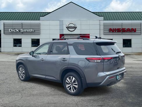 New 2026 Nissan Pathfinder SL image 4