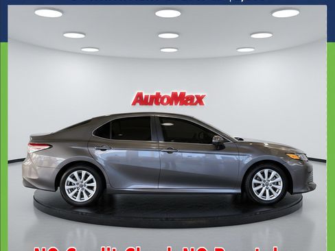 Used 2018 Toyota Camry LE image 4