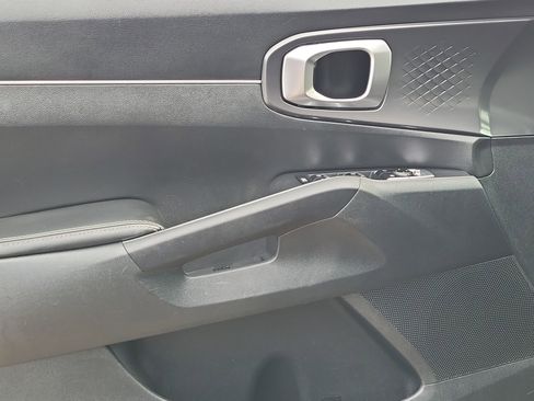 Used 2024 Kia Sorento S image 6