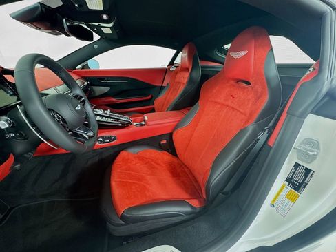 Used 2026 Aston Martin V8 Vantage S RWD image 19