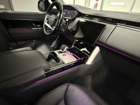Used 2025 Land Rover Range Rover Long Wheelbase Autobiography image 27