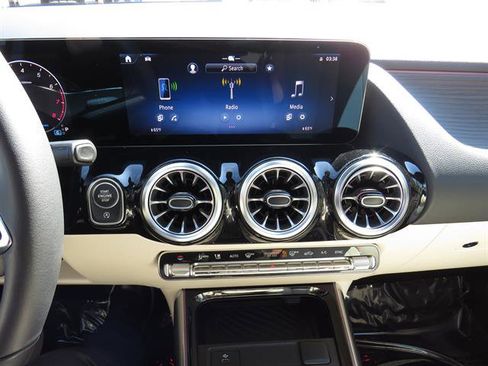 Used 2026 Mercedes-Benz GLA 250 4MATIC image 13