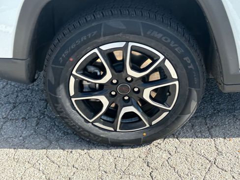 Used 2025 Jeep Compass Trailhawk image 28