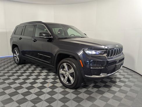 Used 2025 Jeep Grand Cherokee L Limited w/ Luxury Tech Group II image 3