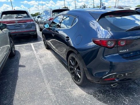 Used 2019 MAZDA MAZDA3 Hatchback w/ Premium Package FWD image 8