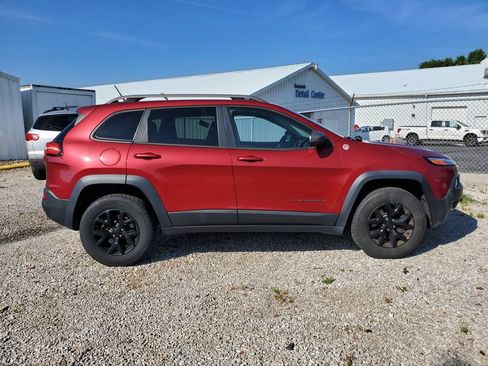 Used 2015 Jeep Cherokee Trailhawk w/ Cold Weather Group AWD/4WD image 7