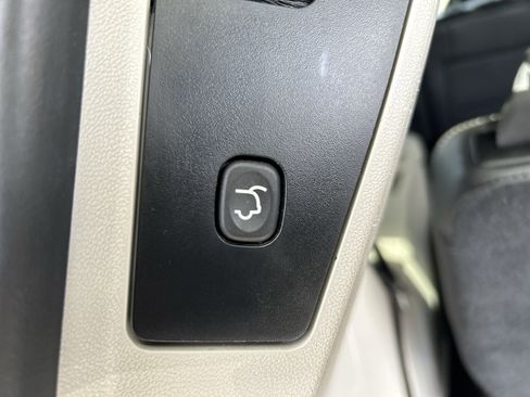 Used 2018 Dodge Grand Caravan SXT image 27