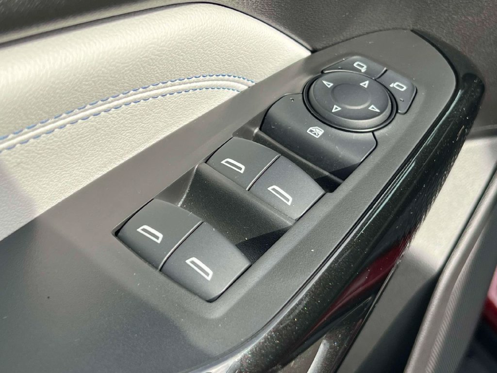 Used 2024 Chevrolet Trax LT w/ Sunroof Package FWD image 18