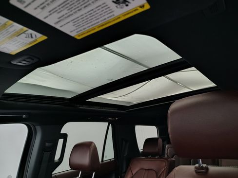 Used 2022 Ford Expedition Limited image 2