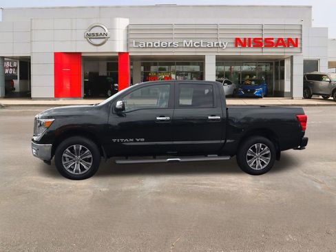 Used 2019 Nissan Titan SL image 6