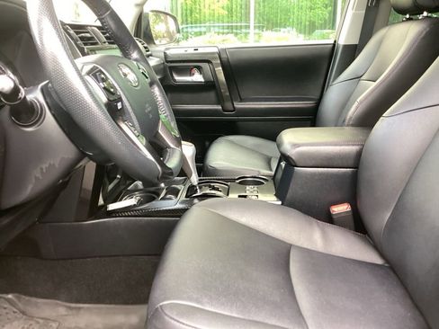 Used 2023 Toyota 4Runner TRD Off-Road Premium w/ Moonroof Package AWD/4WD image 5