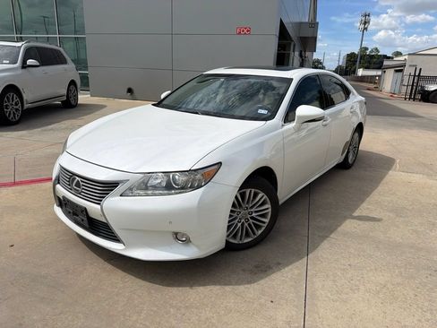 Used 2014 Lexus ES 350 w/ Luxury Package FWD image 1