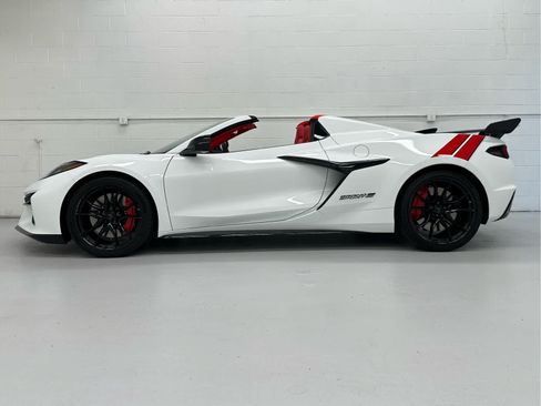 Used 2027 Chevrolet Corvette Grand Sport w/ Z52 Sport Performance Package RWD image 3