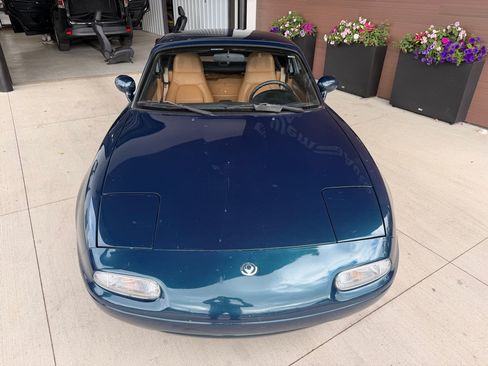 Used 1994 MAZDA MX-5 Miata RWD image 2