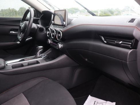 Used 2023 Nissan Sentra SR w/ Electronics Package FWD image 9