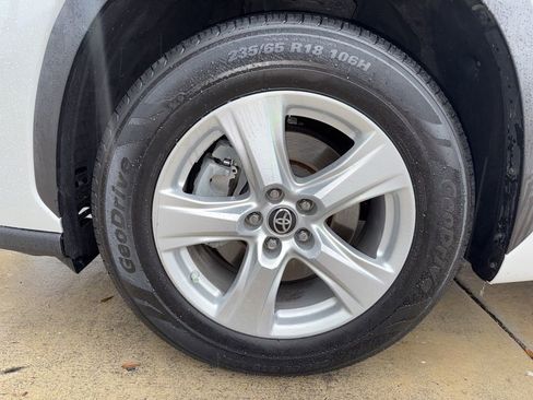 Used 2022 Toyota Highlander LE image 34