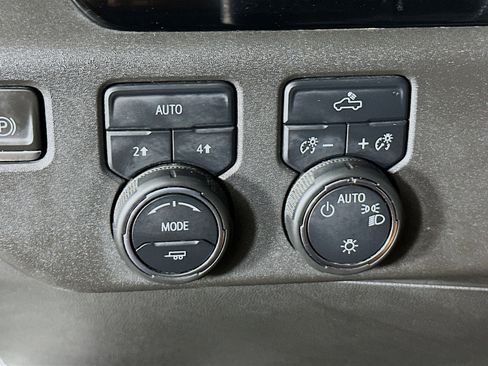 Used 2023 Chevrolet Silverado 1500 LT image 16