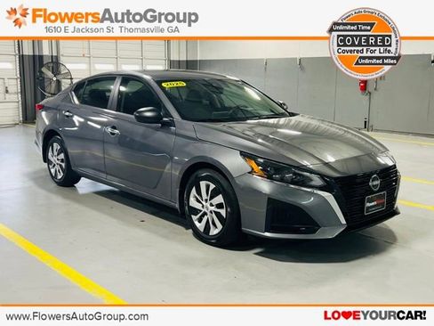 Used 2025 Nissan Altima 2.5 S FWD image 1