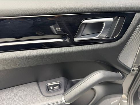Used 2022 Porsche Cayenne image 37
