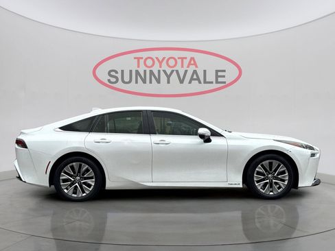 Used 2023 Toyota Mirai XLE image 9