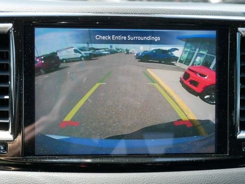 Used 2023 Chrysler Pacifica Touring-L FWD image 14