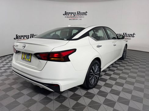 Used 2025 Nissan Altima 2.5 SV FWD image 6