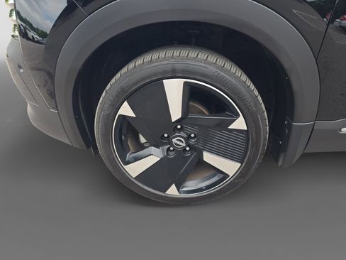 Certified 2025 Nissan Kicks SR FWD image 10