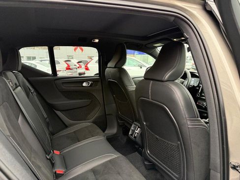 Certified 2022 Volvo XC40 T5 R-Design w/ Advanced Package image 11