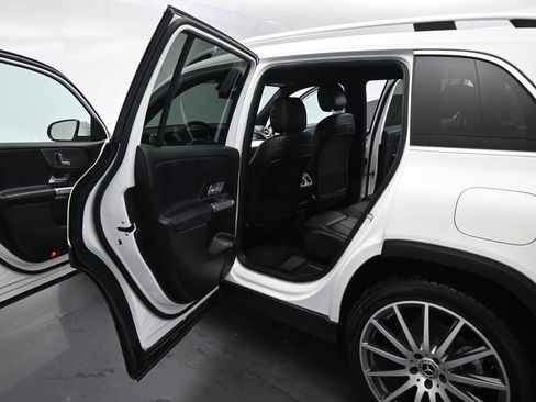 Used 2021 Mercedes-Benz GLB 250 image 18