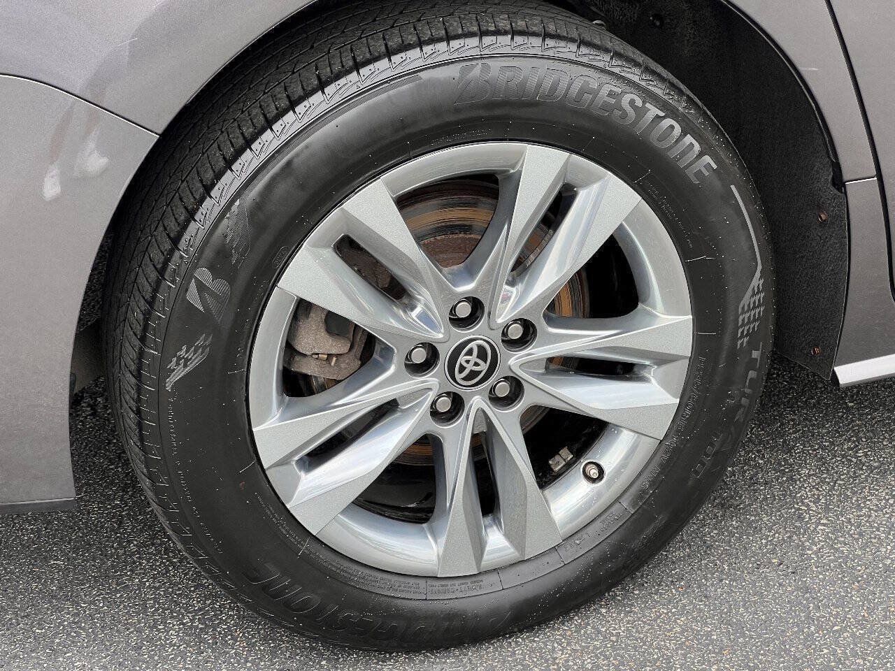 Used 2024 Toyota Sienna XLE w/ XLE Plus Package AWD/4WD image 11