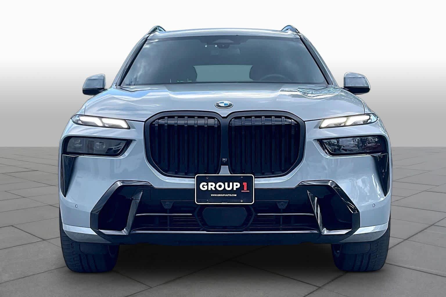 Used 2025 BMW X7 xDrive40i w/ M Sport Package AWD/4WD image 3