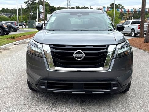 Certified 2024 Nissan Pathfinder S FWD image 2