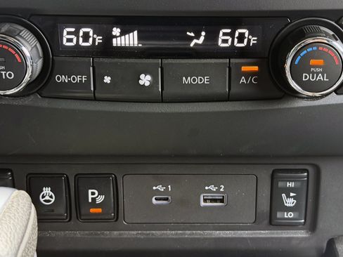 Used 2025 Nissan Frontier SV w/ SV Convenience Package AWD/4WD image 8