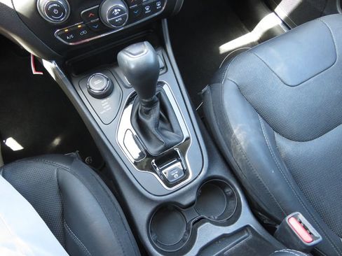 Used 2020 Jeep Cherokee Limited AWD/4WD image 24