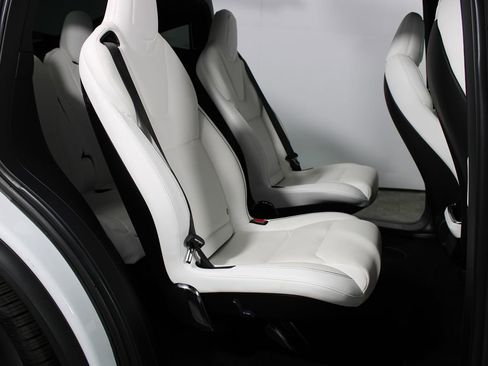 Used 2022 Tesla Model X Plaid image 28