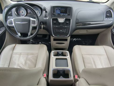 Used 2013 Chrysler Town & Country Touring-L FWD image 15