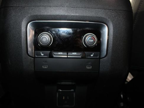 Used 2024 Chevrolet Suburban Premier AWD/4WD image 29