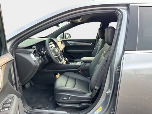 New 2026 Cadillac XT5 Luxury w/ LPO, ONYX Package FWD image 17